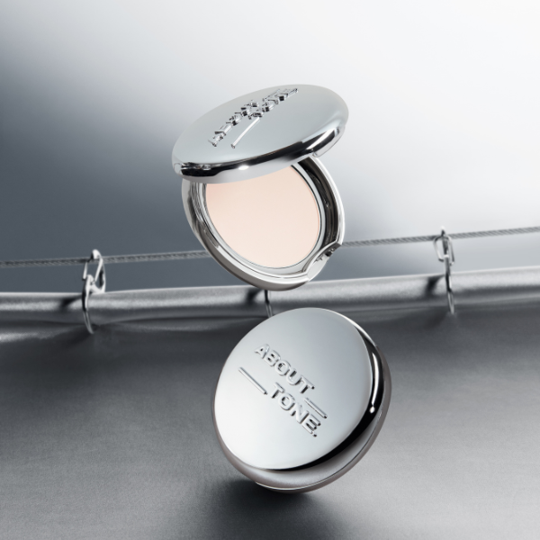 About Tone Blur Powder Pact Silver 02 Light 02